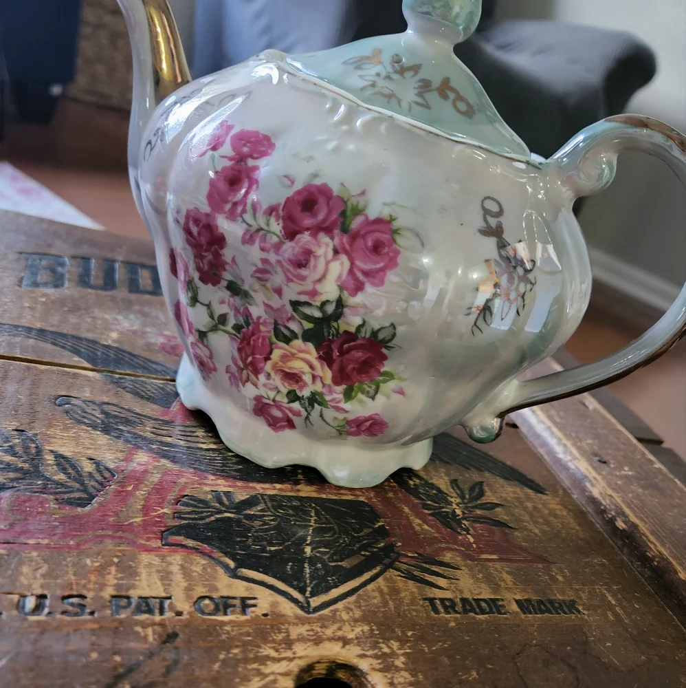 Vintage Mid-century Japanese Porcelain musical teapot. Gold Trimmed